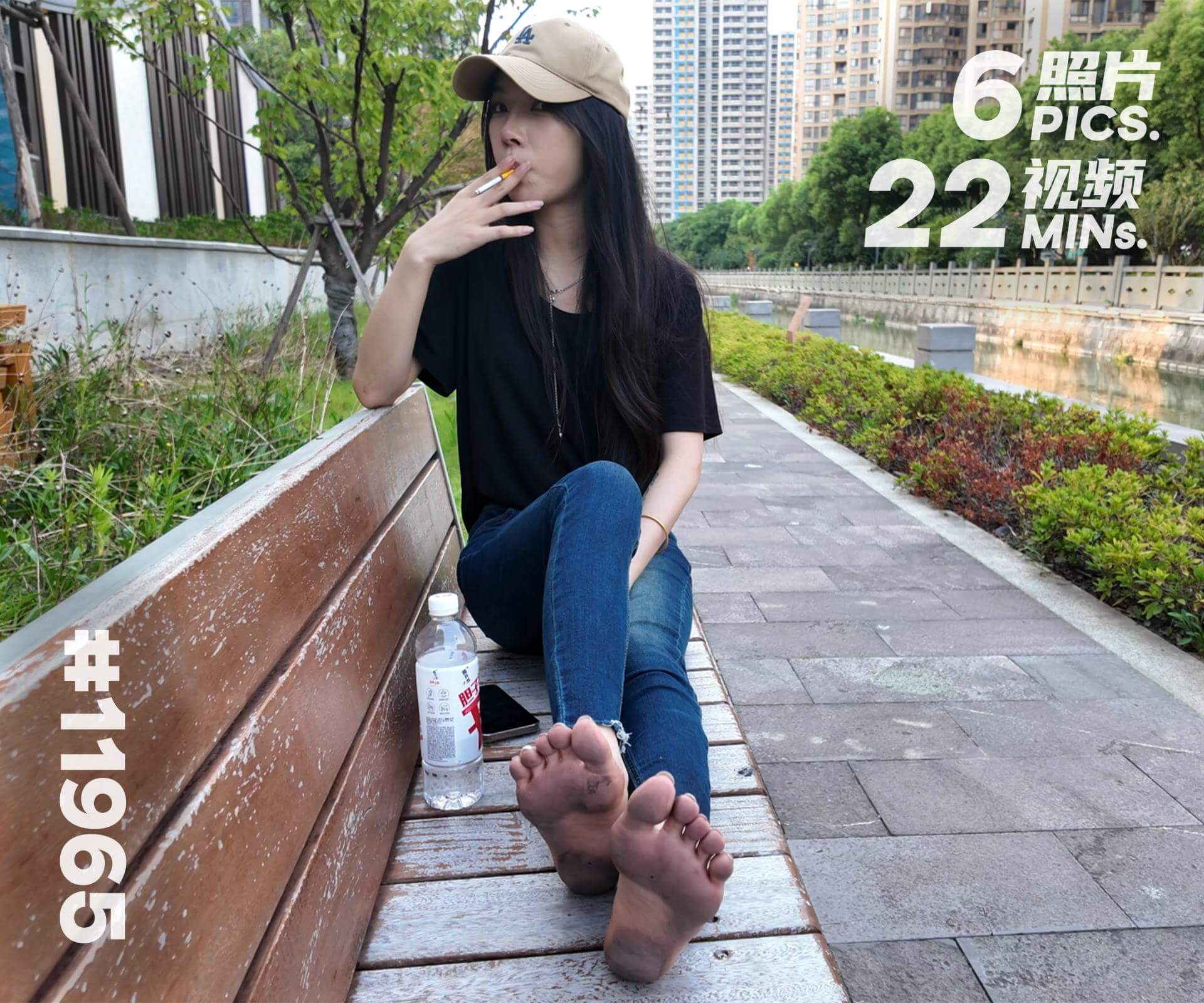 曼曼·下午赤脚逛街 在河边休息