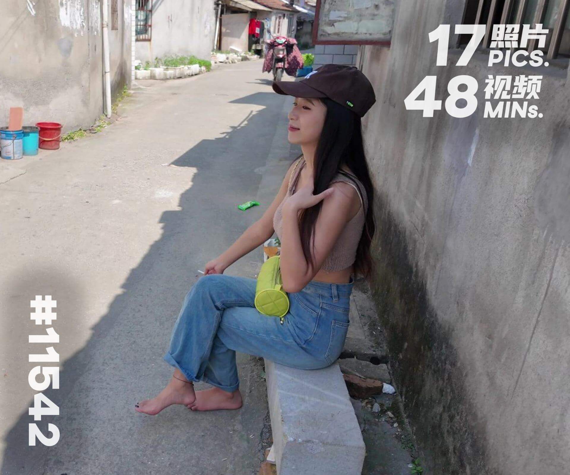 小孙·初次赤脚户外行走