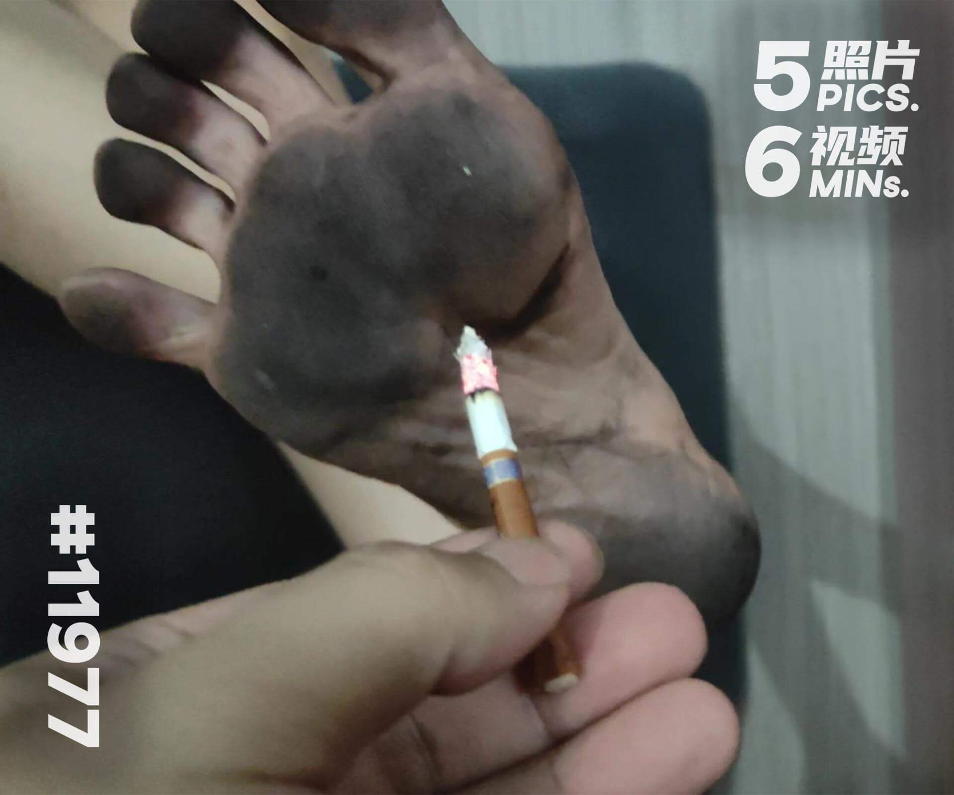 菲菲·经常赤脚的菲菲脚底越来越厚